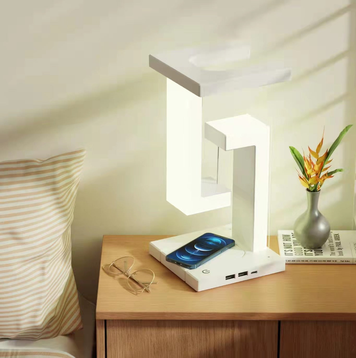 Creative Smartphone Wireless Charging Lamp